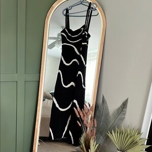Commense Black and White Wave Pattern Midi Dress